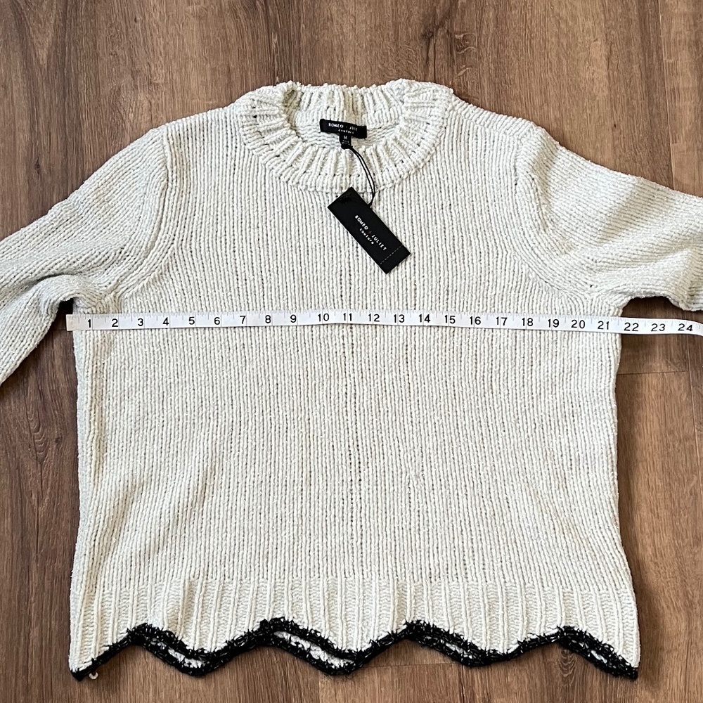 NWT Romeo + Juliet Couture Ivory Sparkle Scallop Hem Sweater Sz M - Picture 8 of 11